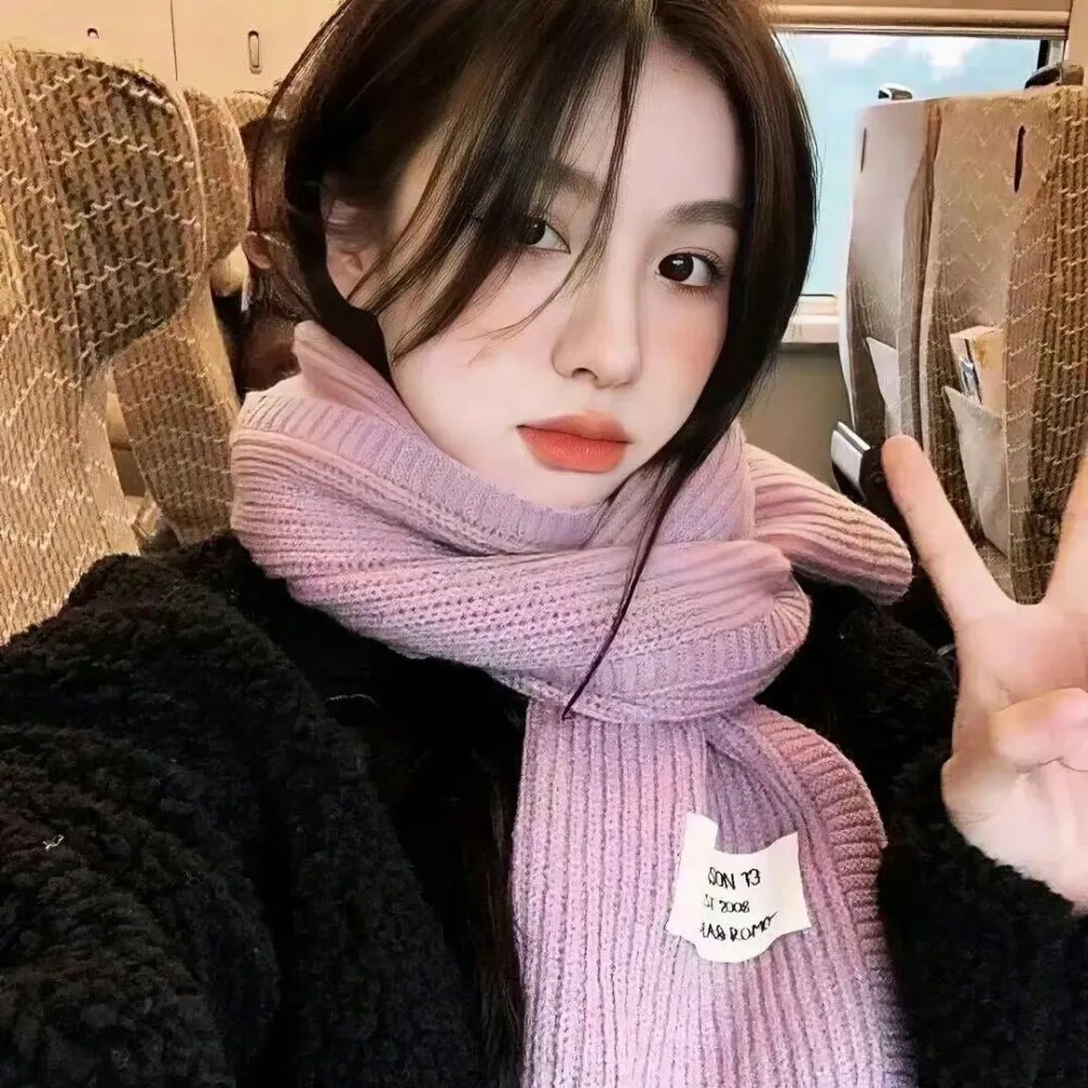 青笺未寄误红妆